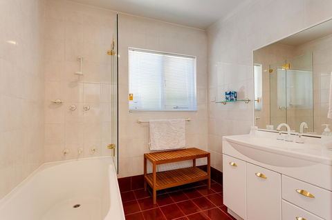 Cottesloe Beach House I - Tourism Noosa 4