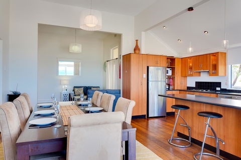 Cottesloe Beach House I - Tourism Noosa 19