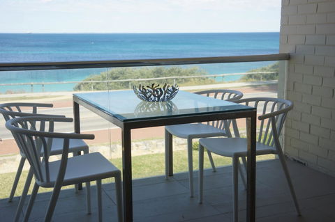 Cottesloe Beachfront Ocean View Apartment - Tourism Noosa 5