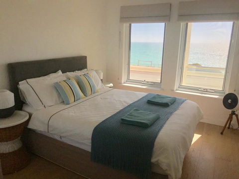 Cottesloe Beachfront Ocean View Apartment - Tourism Noosa 2