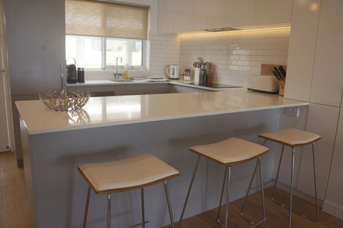 Cottesloe Beachfront Ocean View Apartment - Tourism Noosa 13