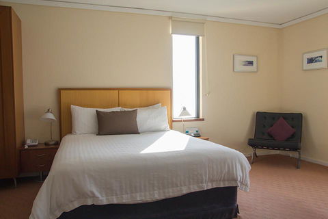 Ocean Beach Hotel - Tourism Noosa 1