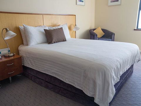Ocean Beach Hotel - Tourism Noosa 0