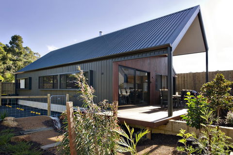 Margaret River Bungalow-1-street - Pet Friendly - Tourism Noosa 1