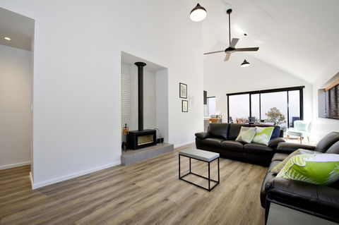 Margaret River Bungalow-1-street - Pet Friendly - Tourism Noosa 6
