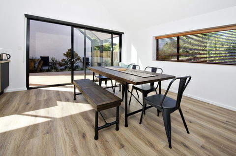 Margaret River Bungalow-1-street - Pet Friendly - Tourism Noosa 10