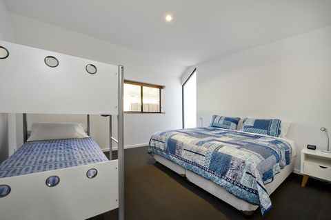 Margaret River Bungalow-1-street - Pet Friendly - Tourism Noosa 4