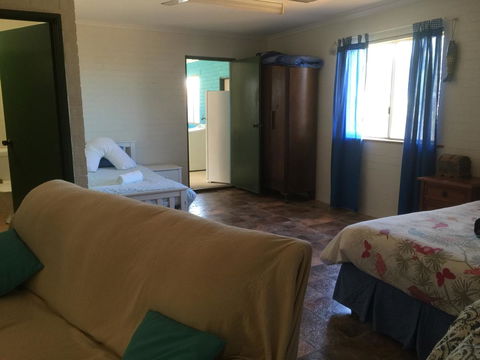 Surf Shack - Tourism Noosa 0