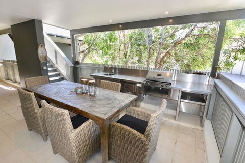 East On Byron - Tourism Noosa 11