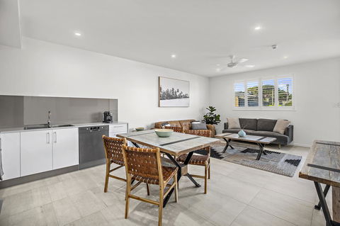 Rockpool 2 Sawtell Beach - Just Steps To Restaurants And 2 Min Stroll To Beach! - Tourism Noosa 2