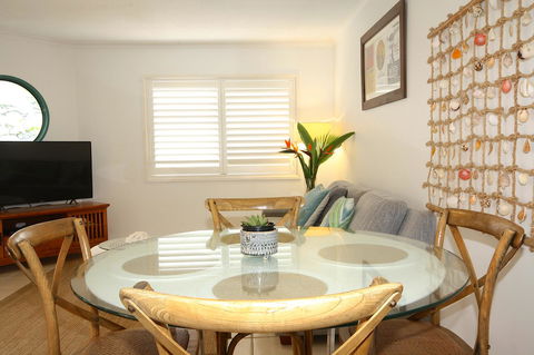 Cossies By The Sea - Tourism Noosa 2