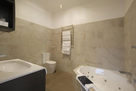 Romanz In The Valley (Luxury B&B) - Tourism Noosa 4