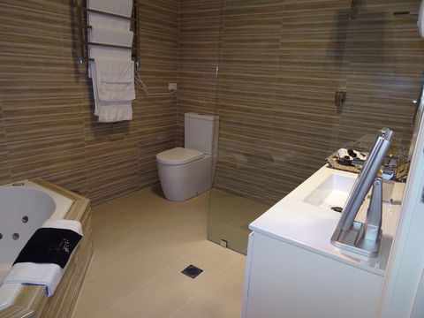 Romanz In The Valley (Luxury B&B) - Tourism Noosa 9