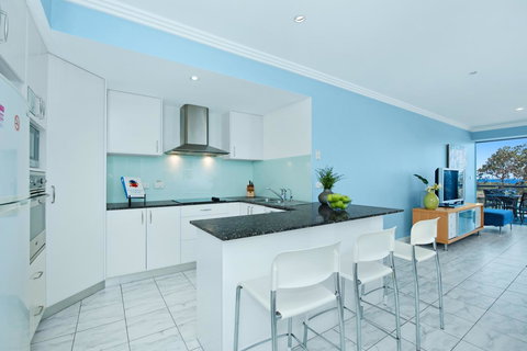 On The Beach Getaway - Tourism Noosa 3