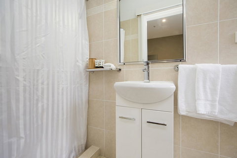 CH Boutique Hotel & Apartments, Ascend Hotel Collection - Tourism Noosa 36