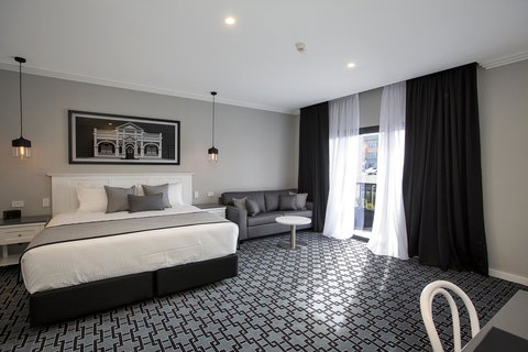 CH Boutique Hotel & Apartments, Ascend Hotel Collection - Tourism Noosa 1