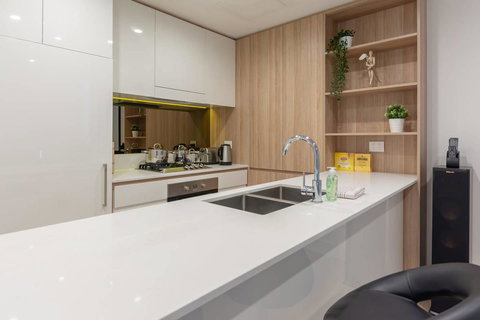 Japanese Style Waterfront Apt Wt Rooftop Pool - Tourism Noosa 9