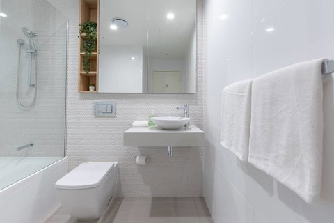 Japanese Style Waterfront Apt Wt Rooftop Pool - Tourism Noosa 19