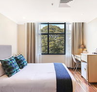 Ryals Hotel - Broadway - Tourism Noosa