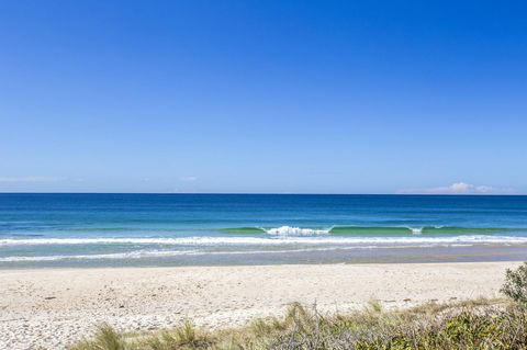 Beachfront 2 - Tourism Noosa 2