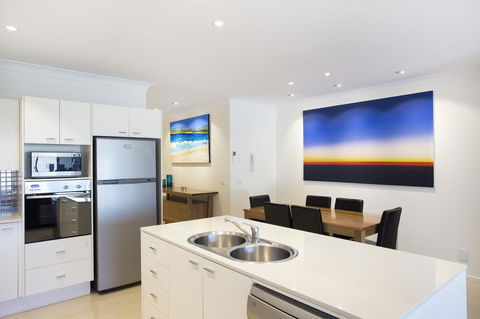Beachfront 2 - Tourism Noosa 7
