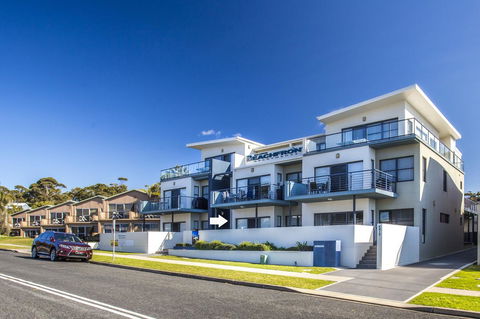 Beachfront 2 - Tourism Noosa 4