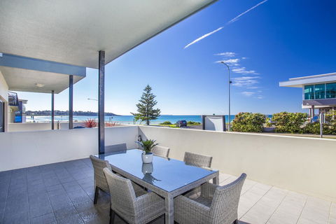 Beachfront 2 - Tourism Noosa 0