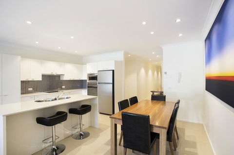 Beachfront 2 - Tourism Noosa 8
