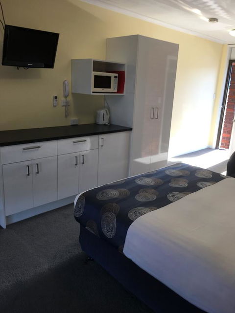 Pelican Motor Inn - Tourism Noosa 1