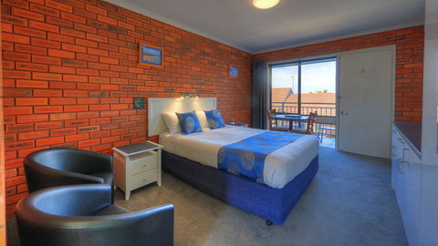 Pelican Motor Inn - Tourism Noosa 2