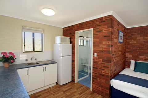 Pelican Motor Inn - Tourism Noosa 36
