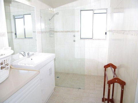 Jupiter, 3 Scott Street - Tourism Noosa 5