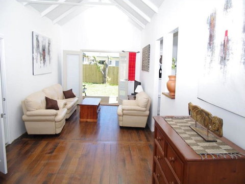 Jupiter, 3 Scott Street - Tourism Noosa 0