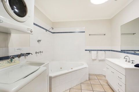 Sails Luxury Apartments Merimbula - Tourism Noosa 26