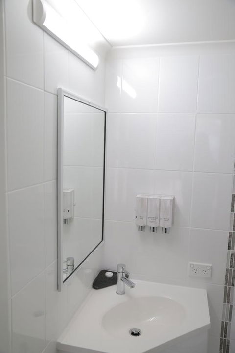 Sapphire Waters Motor Inn - Tourism Noosa 11