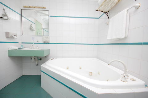 Sapphire Waters Motor Inn - Tourism Noosa 7