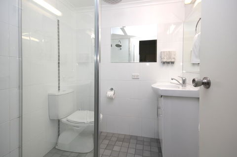 Sapphire Waters Motor Inn - Tourism Noosa 24