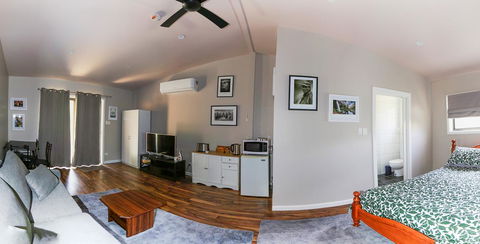 Pound Creek Gallery - Tourism Noosa 0