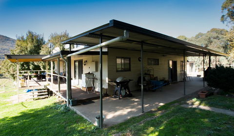 Pound Creek Gallery - Tourism Noosa 4