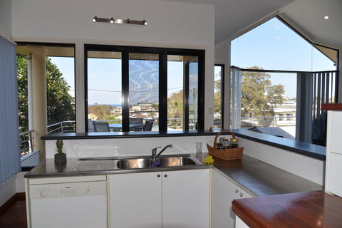 The Boat House - Tourism Noosa 0