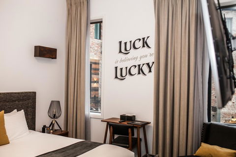 The Lucky Hotel - Tourism Noosa 1