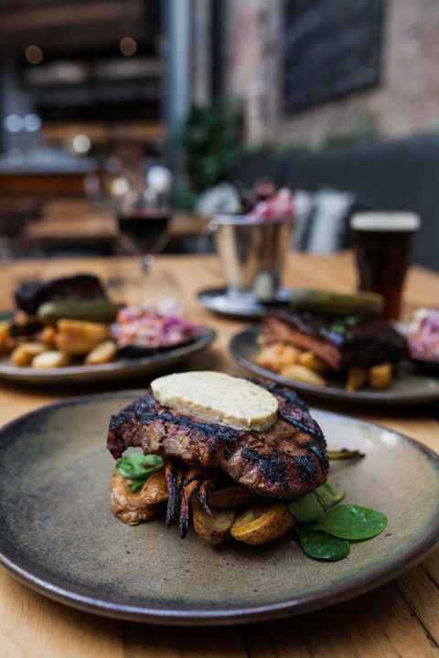 The Lucky Hotel - Tourism Noosa 40