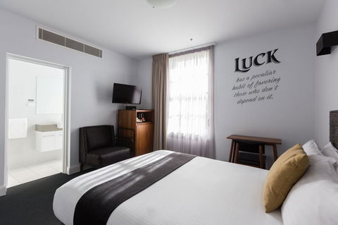 The Lucky Hotel - Tourism Noosa 24