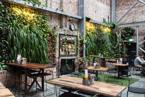 The Lucky Hotel - Tourism Noosa 12