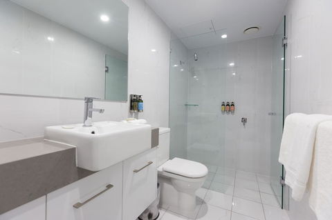 The Lucky Hotel - Tourism Noosa 5