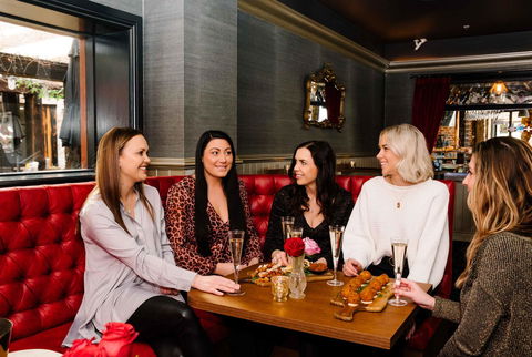 The Lucky Hotel - Tourism Noosa 15