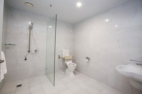 The Lucky Hotel - Tourism Noosa 36