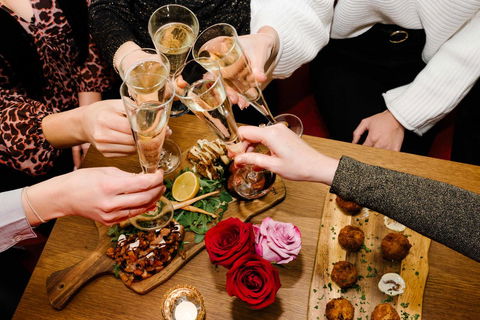 The Lucky Hotel - Tourism Noosa 16