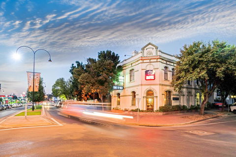 Prince Of Wales Hotel - Tourism Noosa 9