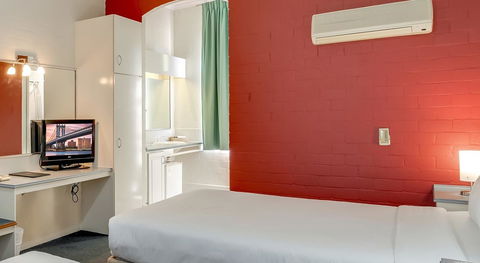 Prince Of Wales Hotel - Tourism Noosa 1